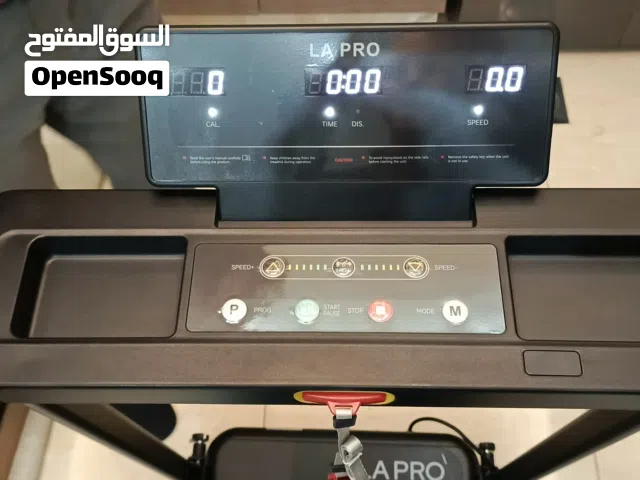 جهاز تريد ميل مع شاشه علويه ونظام سيفتي للمستخدم قابل للطي بسهوله فقط ب ))))))))125(((((((( دينار