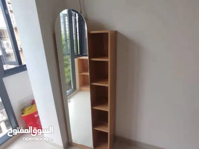 مرآة أرضية فاخرة مع رفوف جانبية – قطعة ديكور تخطّف الأنظار حوّلي أي زاوية في بيتك لمساحة أني