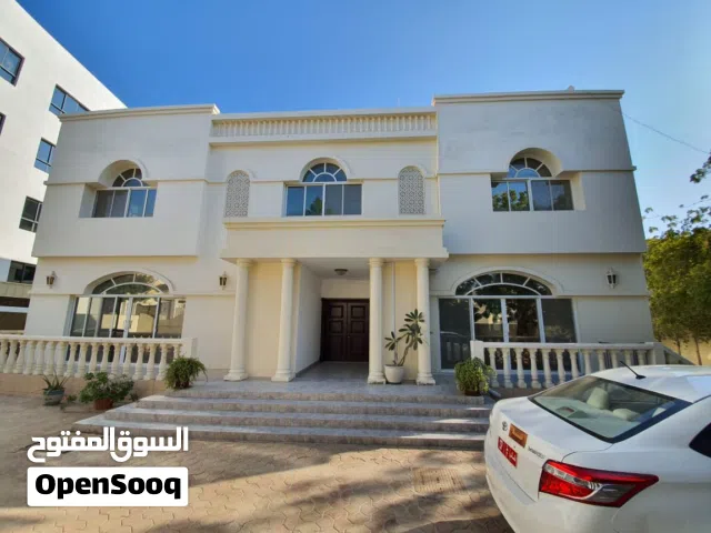 Beautiful Villa in Qurum for rent 5 minutes walk to the beach and Qurum Park