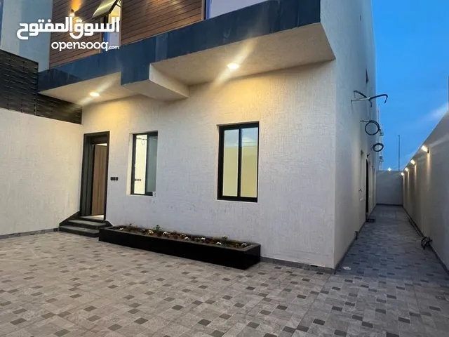 227 m2 5 Bedrooms Apartments for Rent in Al Madinah Ad Difa