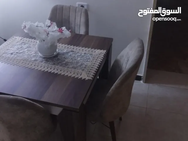 طاوله انظيفه للبيع 300د