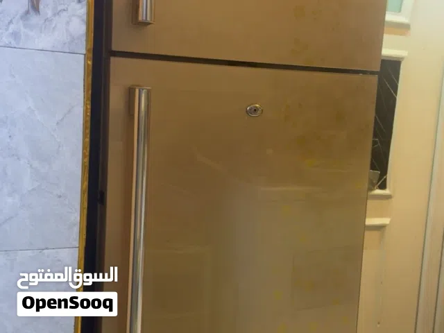 ثلاجه حجم كبير  للبيع