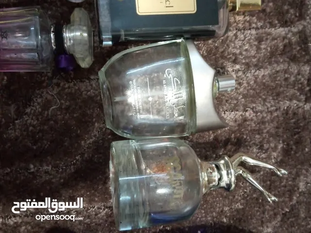 زجاج عطر فارغ اللي عنده ما يبخل علينا