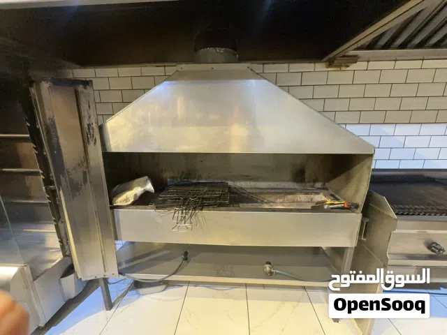 معدات مطعم نظيفه شبه جديده للبيع
