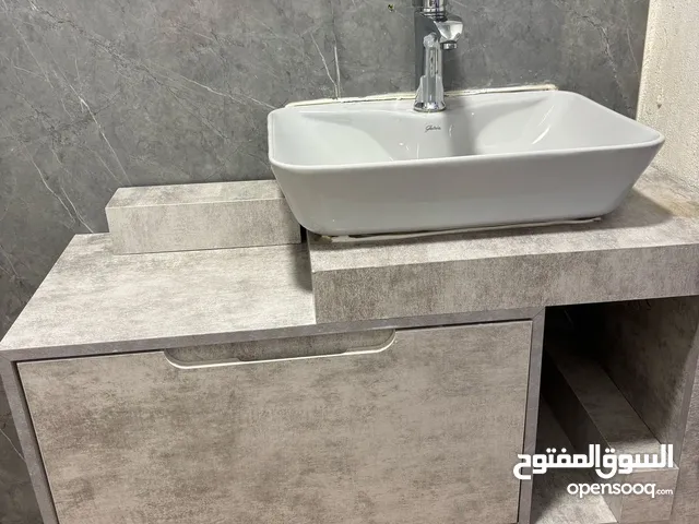 مغسله بورسلين ديكوريه اصليه مستعمله للبيع