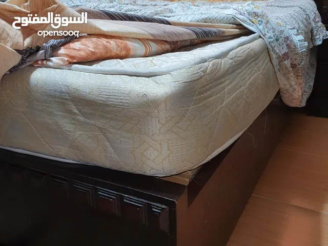 فرشه زنبركيه بحاله جيده وسعر مخفض جدا