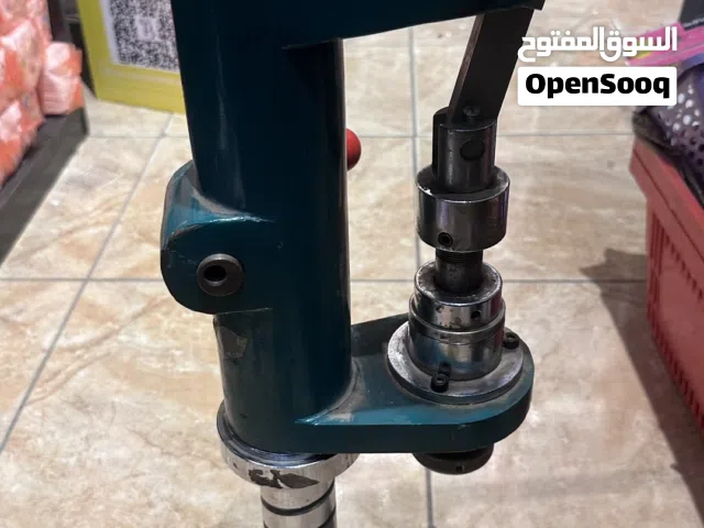 مكبس اغطيه العطور والسبلاش