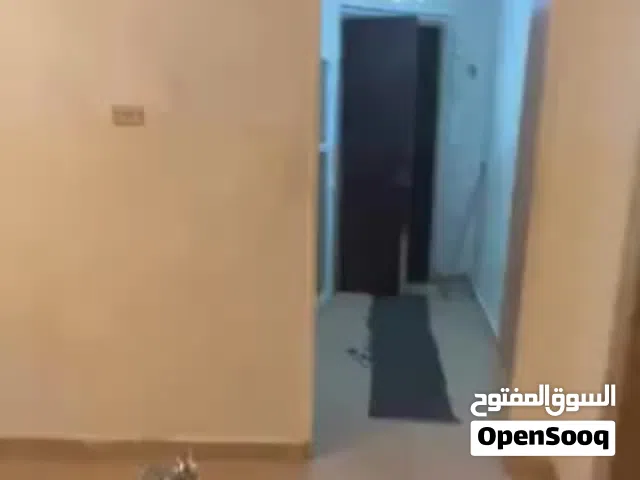 شقة ارضية خدمية شبه عالرئيسي ش المعدات للايجار