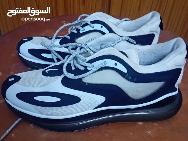 جزمة جديدة بالحالة جيدة مطلوب 7bdshose