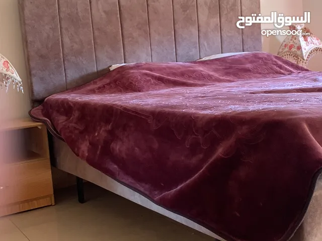غرفة نوم مستعمل اقل من سنة وبحالة ممتازة