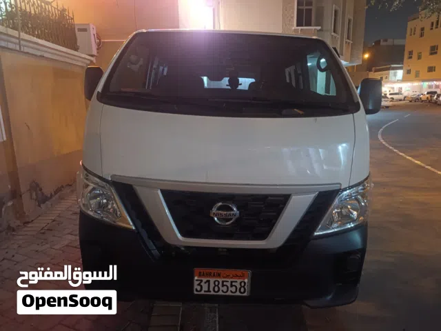 باص نيسان فان