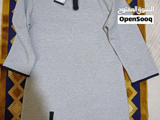 نايكي سبورتسوير تك فليس  فستان اصلي % اسنشال للنساء مقاس xs