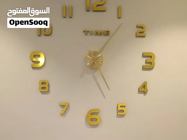 ساعة الحائط الذهبية 3D _ أناقة الزمن بلمسة عصرية!