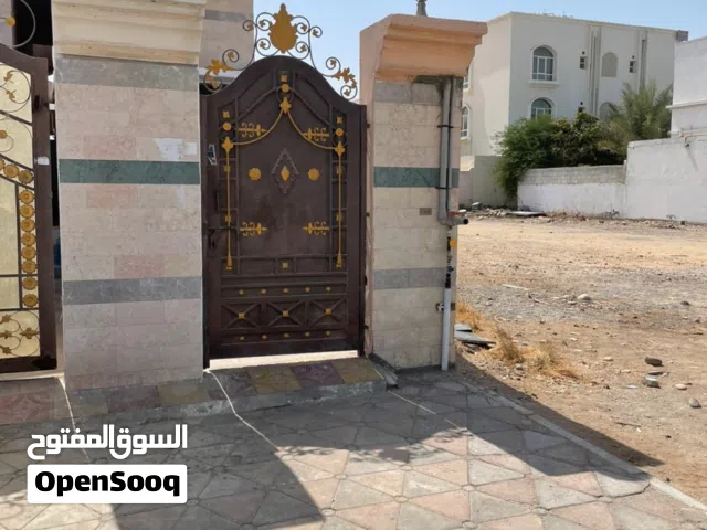 ملحق مميز شامل ماء وكهرباء إنترنت ( للايجار ) المعبيلة بالقرب سوق بن راشد