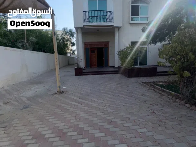 فيلا فاخرة للإيجار (سكني أو تجاري) - موقع استثنائي في الشارقة
