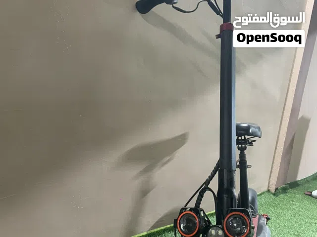 It have a chair to sit while driving it and it’s a good scooter it’s speed is 60km