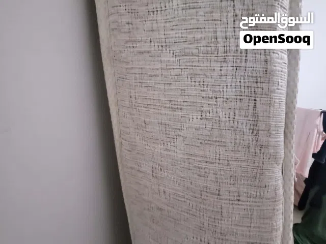 فرشة نوم و طاولة سفرة للبيع