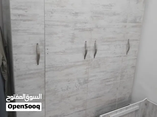 عدد 2 سرير ودولاب إستعمال نضيف