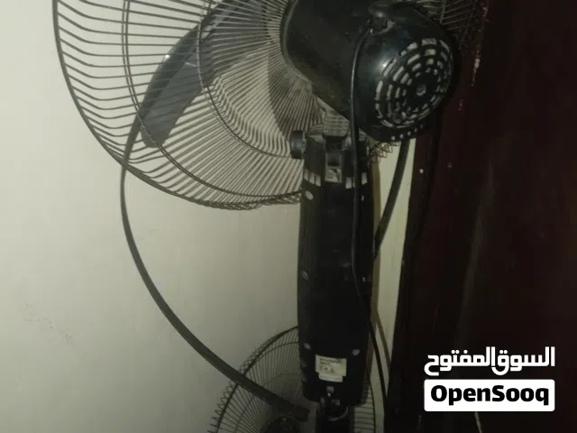 مروحات حجم كبير لون اسود وحجم صغير لون أبيض