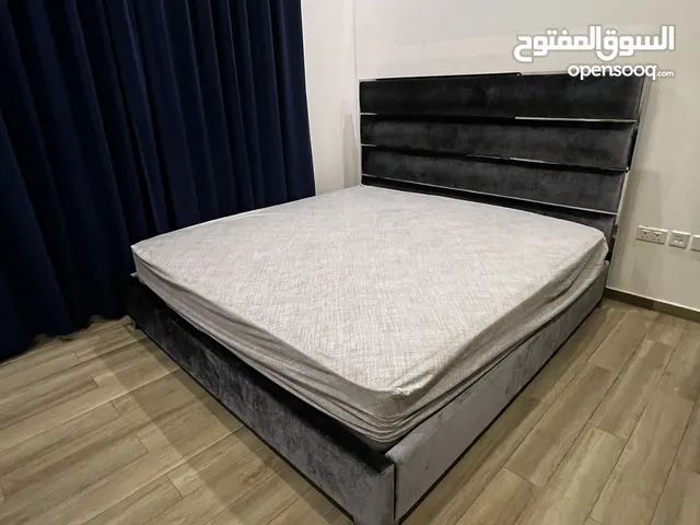 سرير حجم ملكي KING sized bed