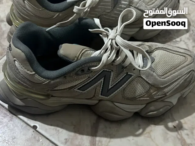 حذاء رياضي بحالة ممتازة