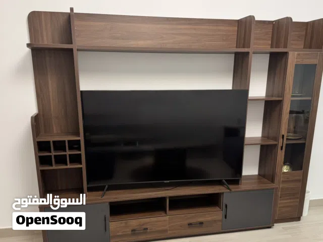 وحدة تلفزيون / Entertainment Unit تناسب تلفزيون حتى 60 إنش اللون: خشبي (Walnut)