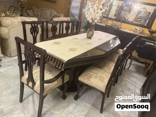 طاولة سفرة مع 10 مقاعد و درسوار مع مراي مستعمل للبيع