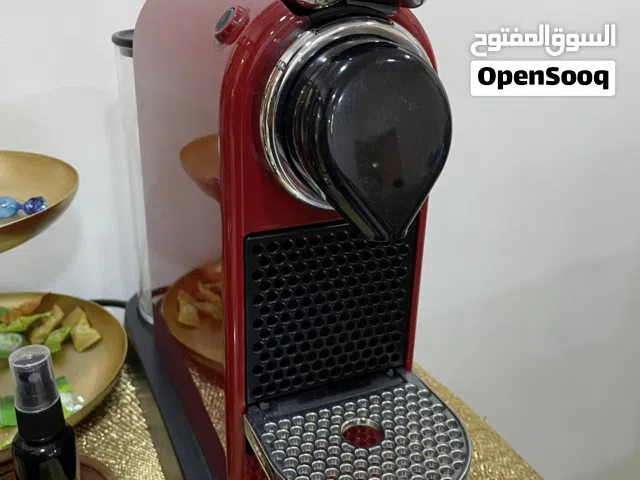 الة قهوة نسبرسو +كبسولات قهوة مجاناً معها فيه مشكلة بسيطة ما ينزل ماي هي نضيفه استخدام  نضيف جدا