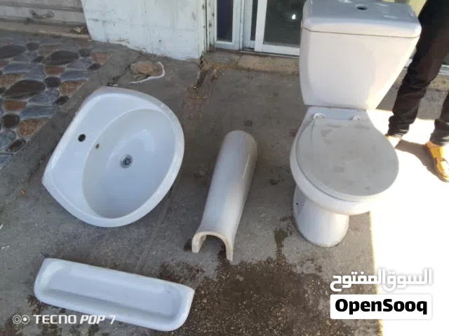 طقم حمام نظيف وثقيل