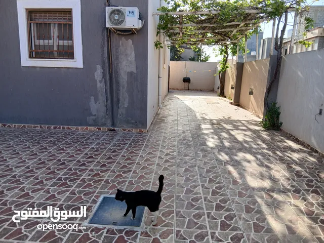 200 m2 4 Bedrooms Townhouse for Sale in Tripoli Abu Saleem