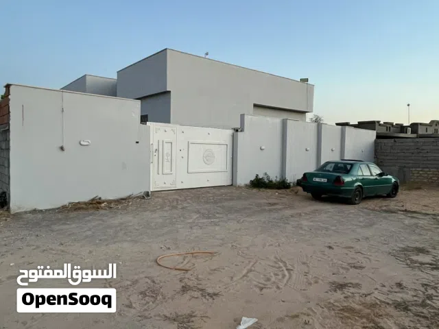 160 m2 3 Bedrooms Townhouse for Sale in Tripoli Wadi Al-Rabi