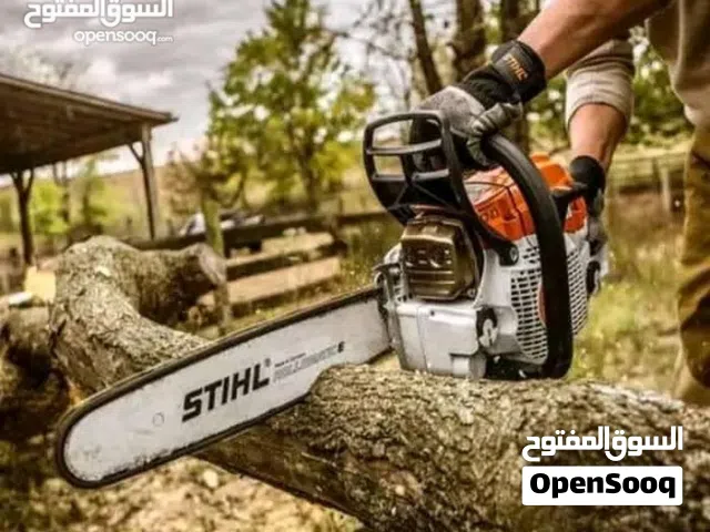 اعمال قص وتقليم الاشجار بالمنشار البنزين