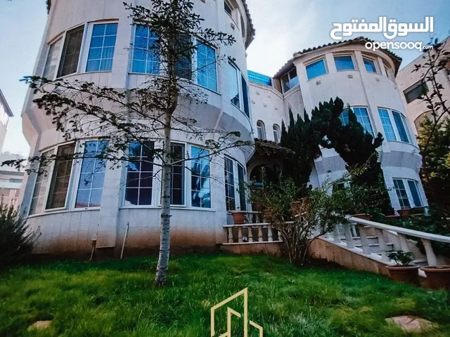 فيلا فخمة مستقلة للبيع في الجبيهة عبارة عن قصر  الموقع #عمان #الجبيهة تشطيبات فخمة جدا..
