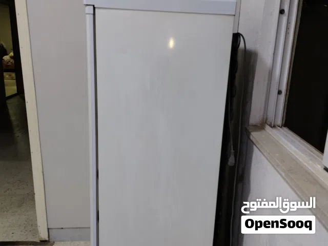 فريزر فيدرال عمودي بحالة ممتازه فريزر فيدرال سعه تقريبية 200لتر. 4أدراج