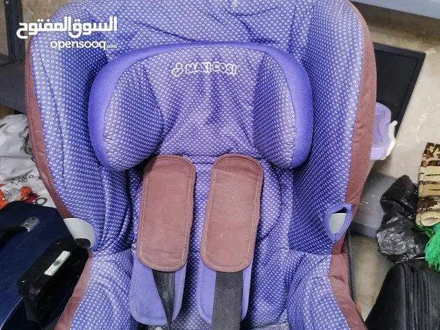 كرسي سيارة للأطفال بحالة الجديد