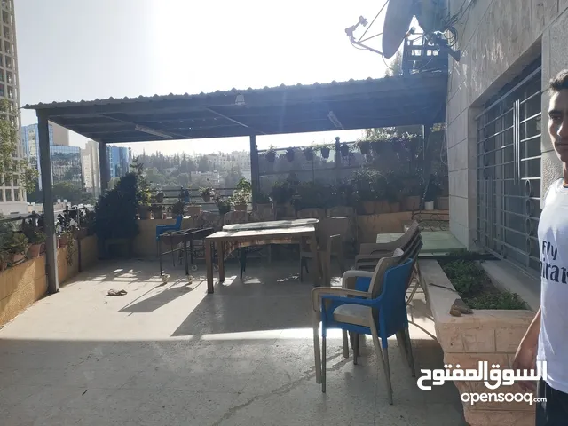 شقة للبيع جبل اللويبدة شبه أرضية مع ترس + استديو