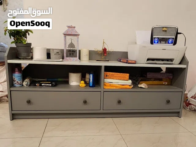 طاولة تليفزيون بحالة ممتازة