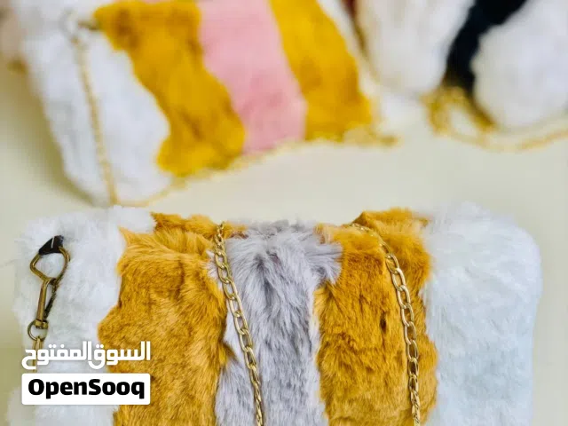 حقيبة كتف نسائي جميلة ونازكة