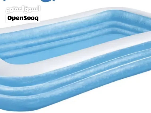 مسبح كبير جدا