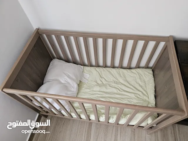 سرير بيبي من ايكيا Ikea Sundvik مستعمل بحالة ممتازة للبيع بسعر لقطة