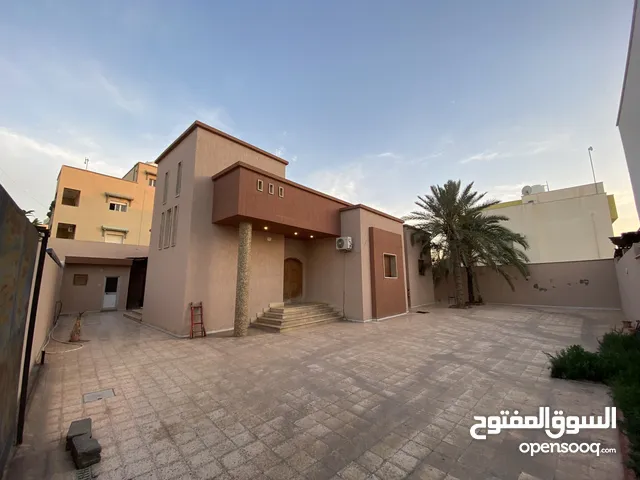 300 m2 More than 6 bedrooms Townhouse for Sale in Tripoli Zanatah