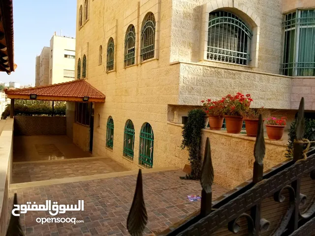 750 m2 More than 6 bedrooms Villa for Sale in Amman Jubaiha