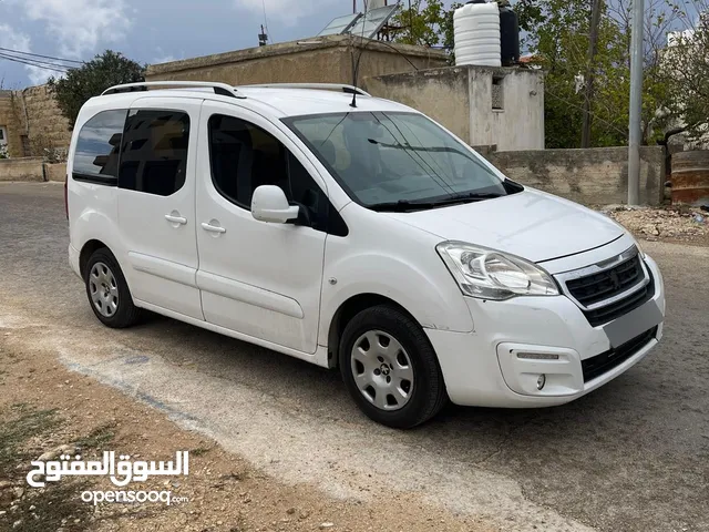 بيجو بارتنر 5 ركاب موديل 2018 دهان شركة دفعه 20 وشكات