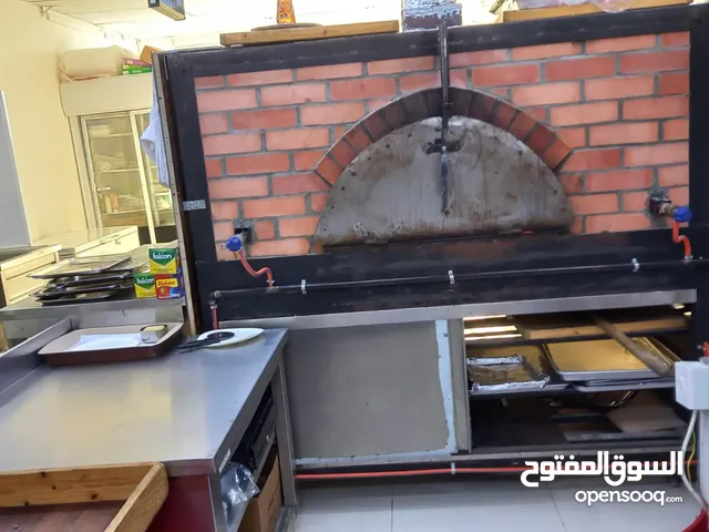مقهى بيتزا وفطائر للبيع