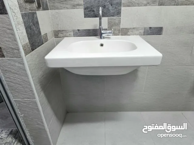 حوض حمام بدون الوحده ماركه ديروفيت مقاس 65 *48 بحاله ممتازه جدا