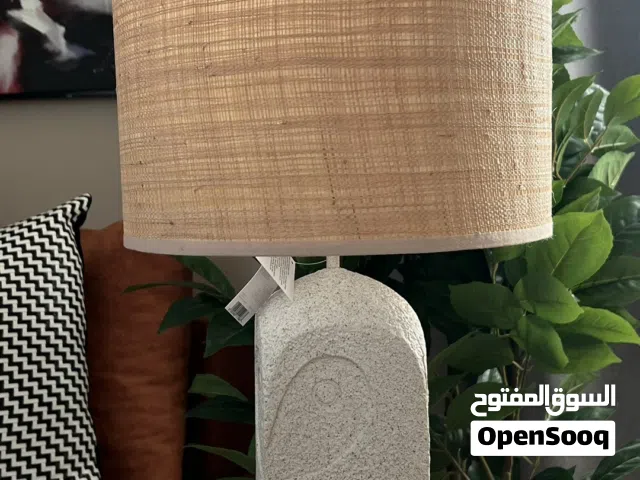 مصباح طاولة مودرن انيق.