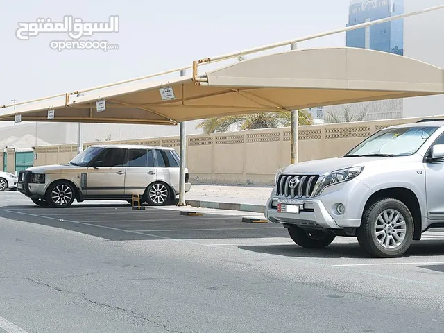 هل تبحث عن مظلات سيارات أو برجولات مصممة حسب المخططات؟