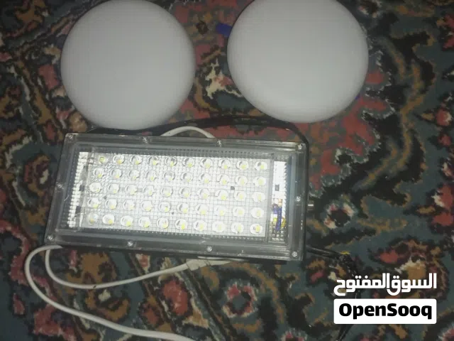كشاف داخلي او خارجي حسب الرغبه اضاءه قوه للبيع بسعر طري جدا