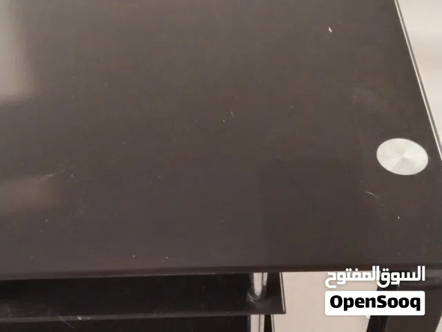طاولة مكتب كبير زجاج فيمية مستورد سمك 8 مل ذات 3 رفوف