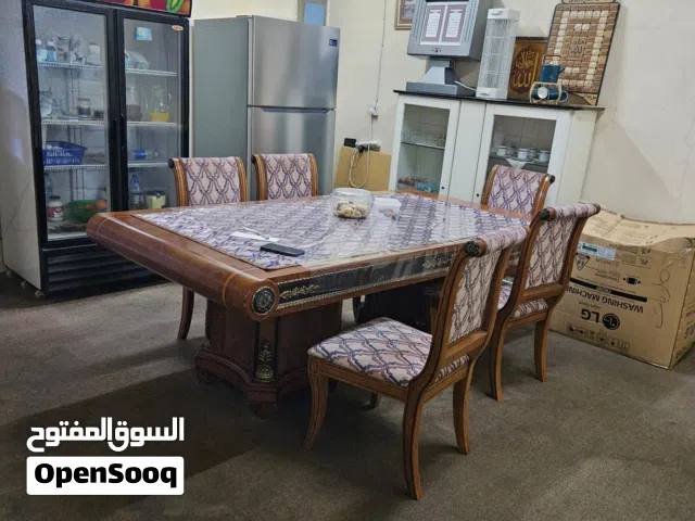 طاولة طعام